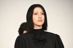三吉彩花、映画『本心』完成披露舞台挨拶に登場