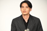 水上恒司、映画『本心』完成披露舞台挨拶に登場