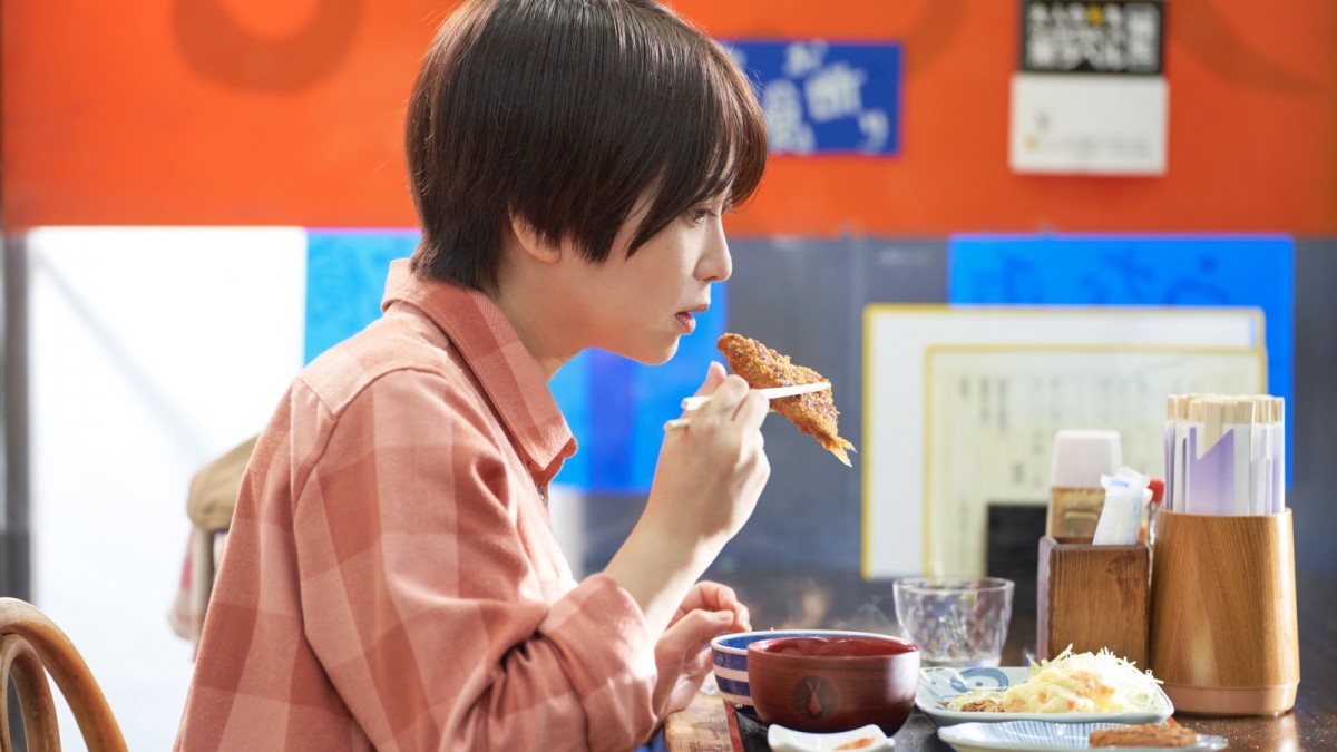 志田未来がハイカロリー飯に舌鼓！　主演グルメドラマ『下山メシ』メインビジュアル＆場面写真解禁