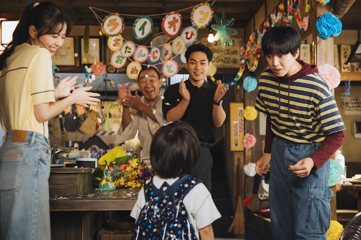 『ライオンの隠れ家』第4話　“洸人”柳楽優弥と“美路人”坂東龍汰が“ライオン”佐藤大空の誕生日会を催す