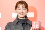 綾瀬はるか、「ユニクロ 新宿本店」オープン記念イベントに登場