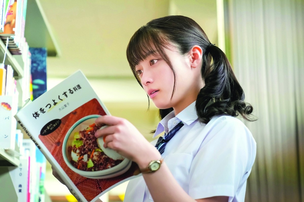 『おむすび』“結”橋本環奈が超絶あか抜け！ 制服ギャル姿に称賛続々「超かわいい！」「キラキラしてる」