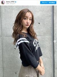 板野友美、ミニスカコーデを披露　※「板野友美」インスタグラム