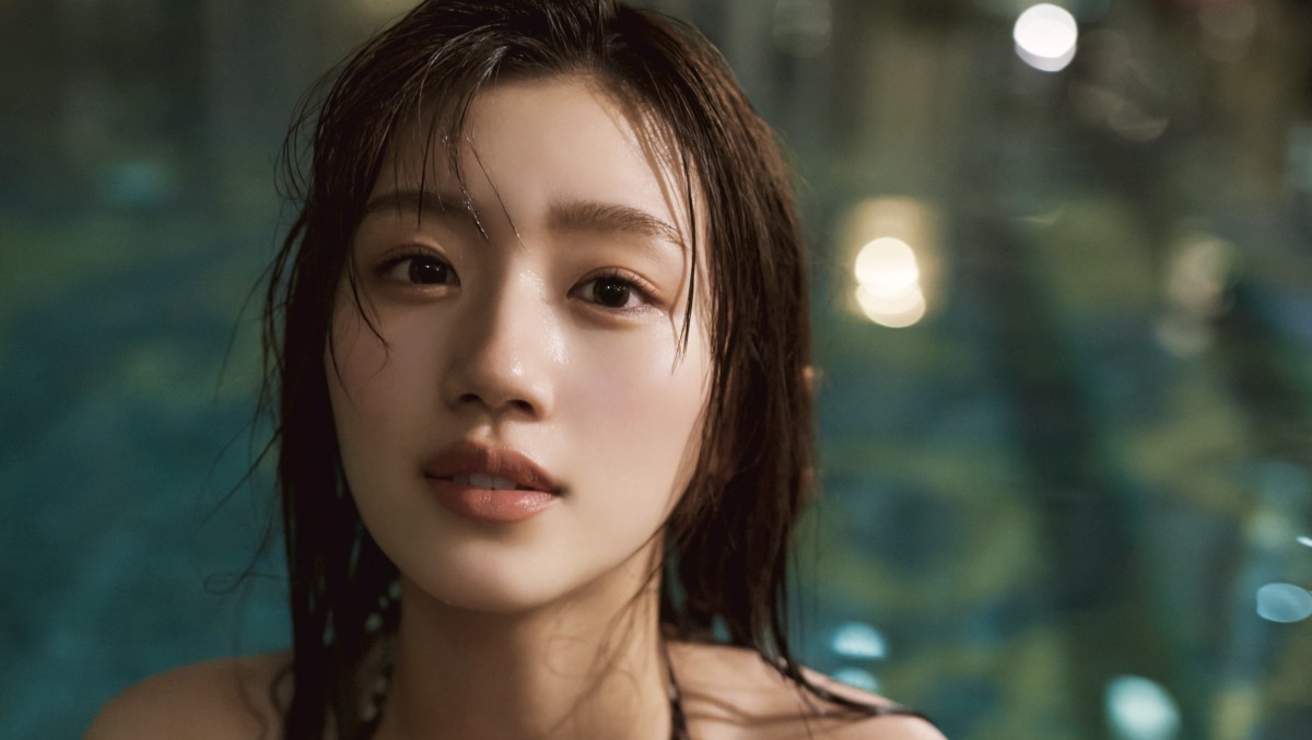 日向坂46・佐々木美玲「“大人みーぱん”な感じ」 1st写真集から
