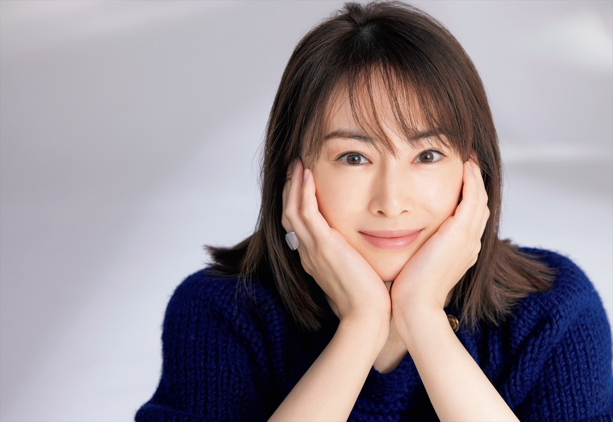 北川景子、「オフィシャルカレンダー 2025」発売決定　表紙＆特典カット6点公開