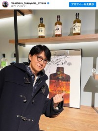 ダッフルコート姿の福山雅治　※「福山雅治」インスタグラム