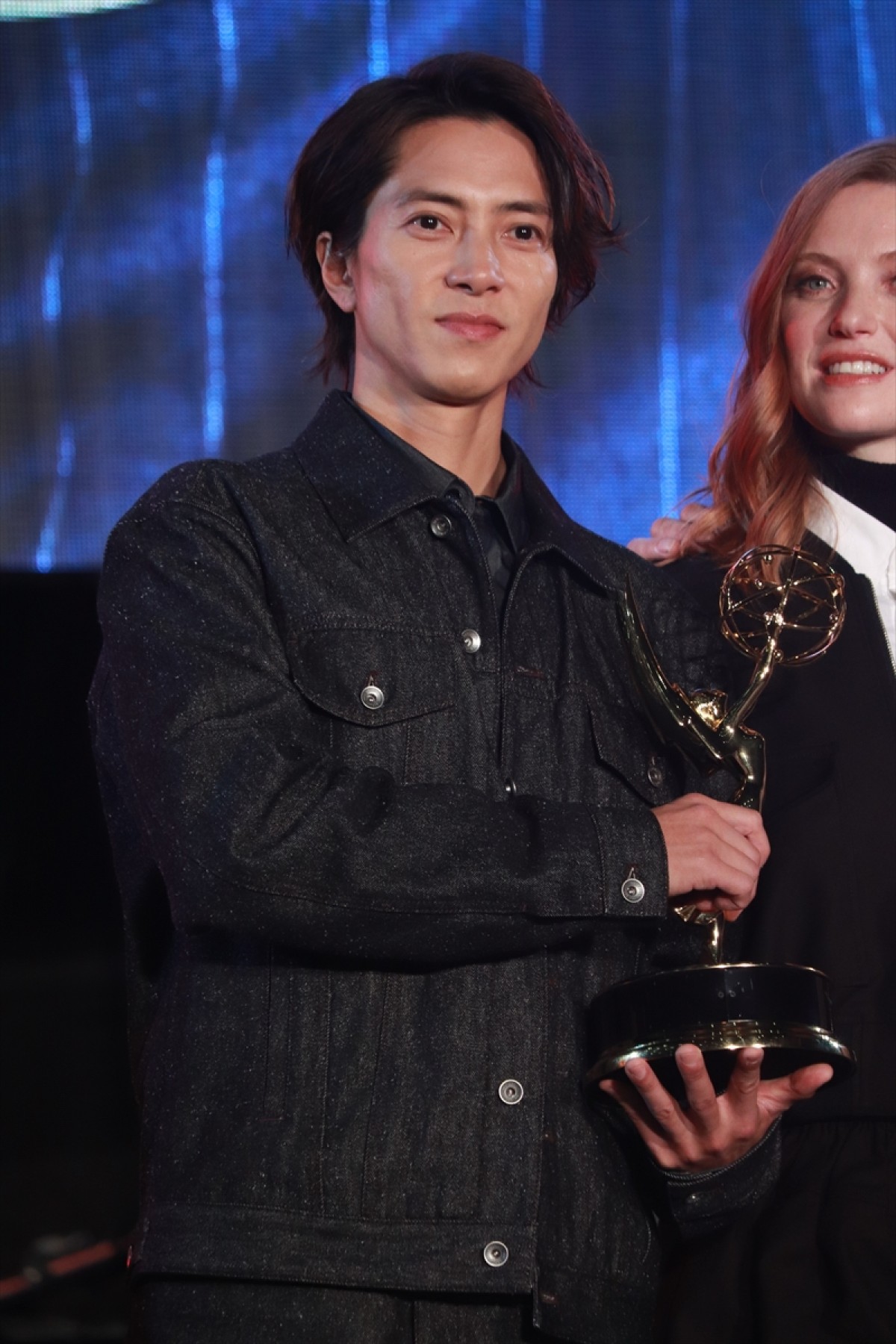 山下智久、国際エミー賞のトロフィーにビックリ！　『神の雫』が受賞＜東京コミコン2024＞