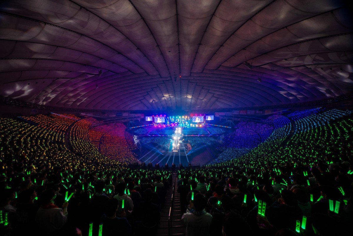 日向坂46、東京ドームライブ　卒業メンバー＆オードリーがサプライズ出演　新曲初披露も