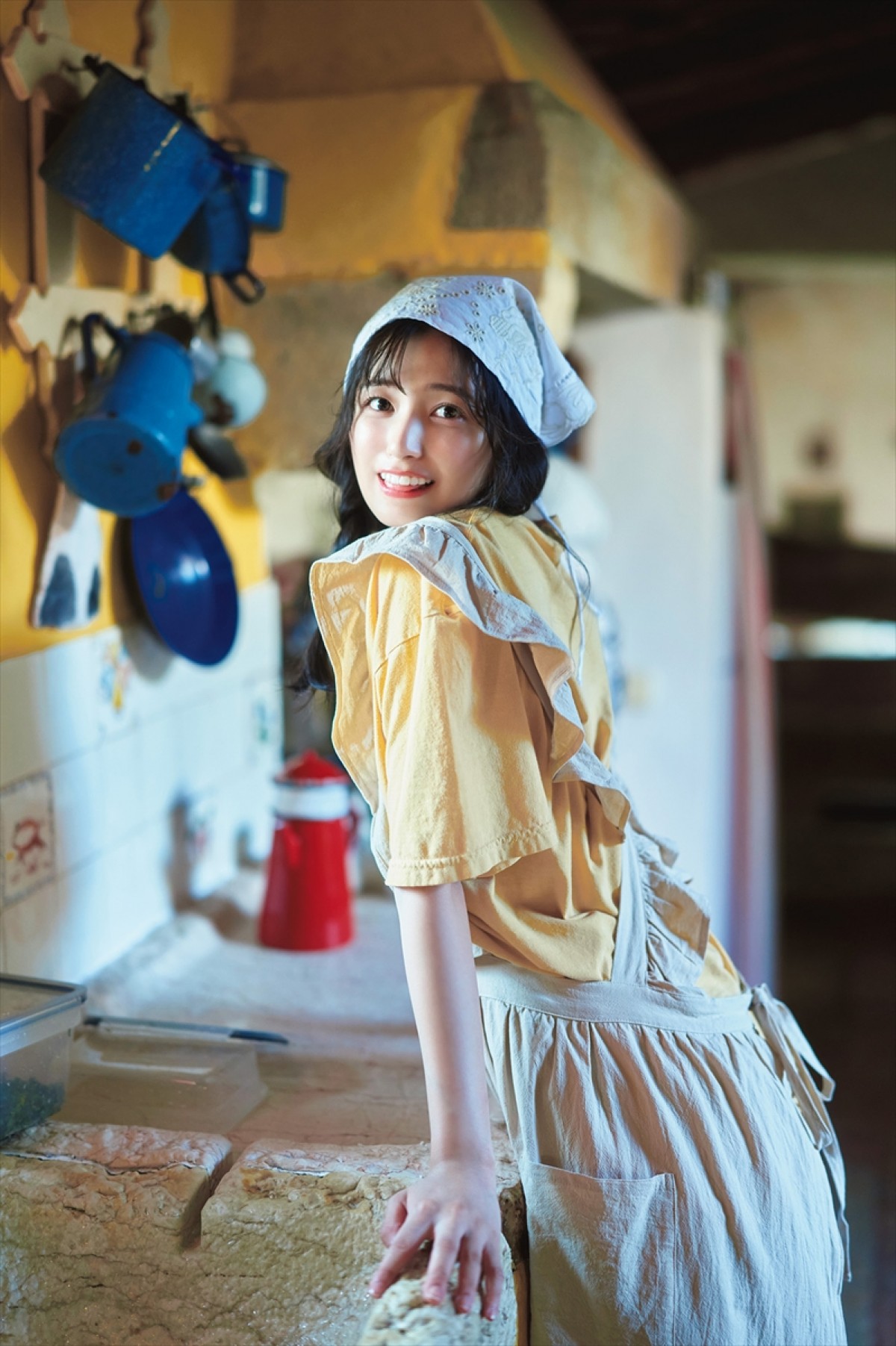 乃木坂46・五百城茉央、アジアアーティスト初の場所で撮影した妖艶黒ドレス姿　1st写真集先行カット公開