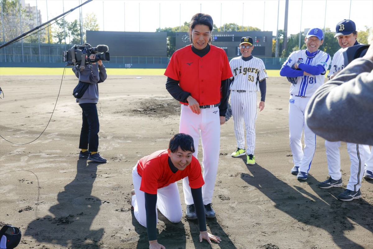 M‐1準優勝・バッテリィズ、佐藤隆太、鈴木福、高橋優斗、DeNA三浦大輔監らが野球対決に参戦！　あす放送『超アスリートvs芸能人』