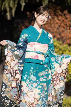 高橋ひかる、「オスカープロモーション2025年新春晴れ着撮影会」にて