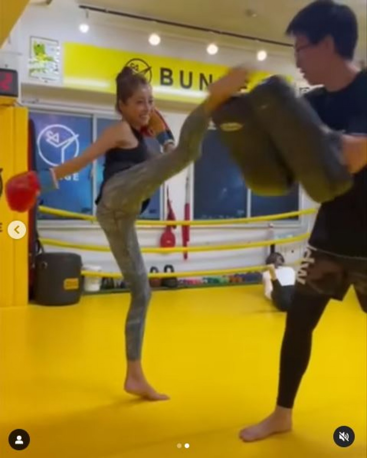 43歳・美魔女タレントのハイキックが男性の顔面にヒット「初めて人を蹴ってしまいました」