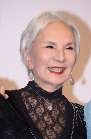 カルーセル麻紀、映画『一月の声に歓びを刻め』完成披露上映会に登場