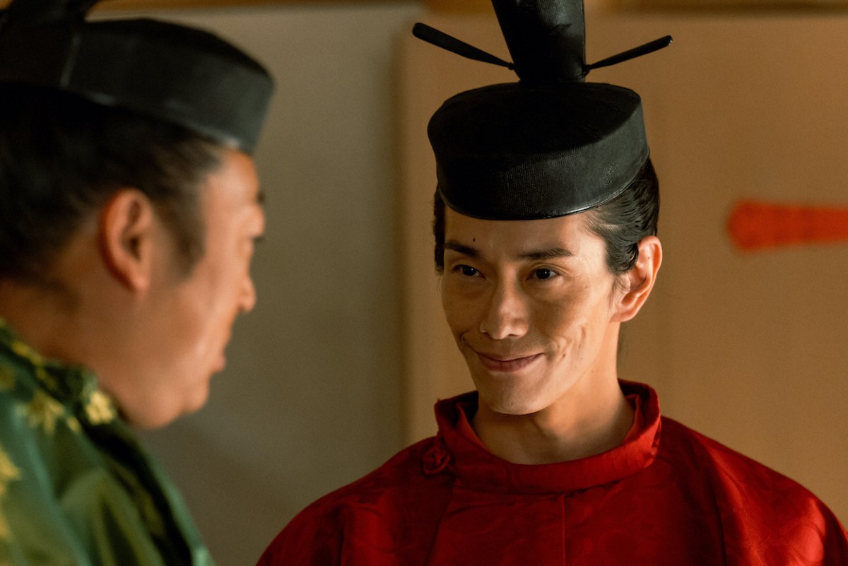 『光る君へ』ロバート秋山、天皇の側近・実資役で存在感　ネット称賛続々「めっちゃ有能」