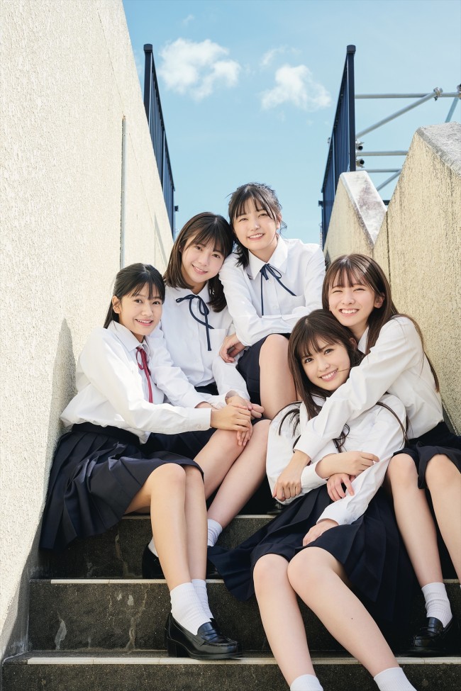写真）発売前重版も決定 乃木坂46 5期生写真集、⻘春感満載！裏表紙