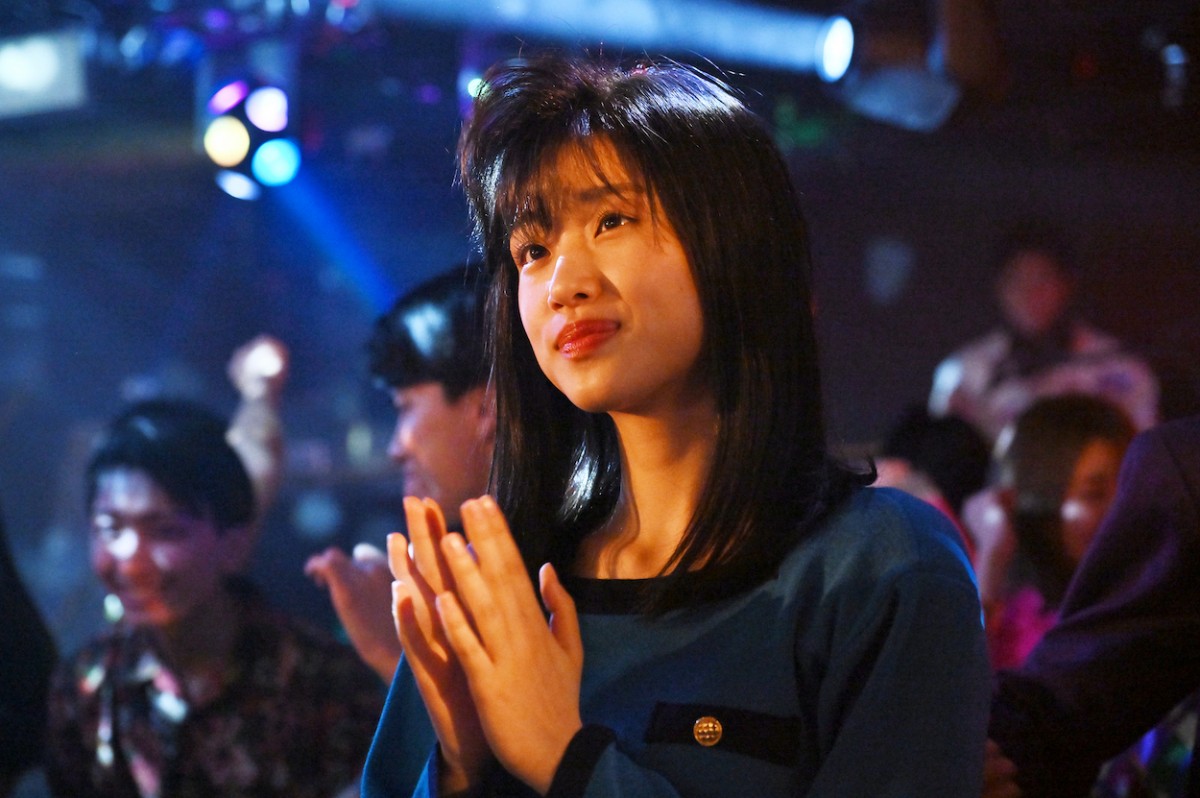 『不適切にもほどがある！』“純子”河合優実のワンレンボディコン姿に反響「マブい」「似合ってる」