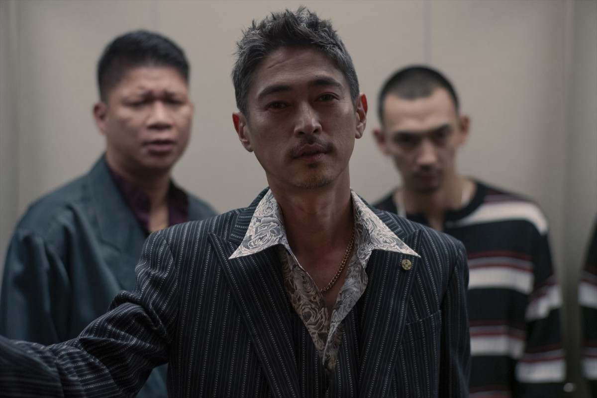 『TOKYO VICE』続編、アンセル・エルゴート、渡辺謙、山下智久らの場面写真解禁　緊迫感あふれる新映像も