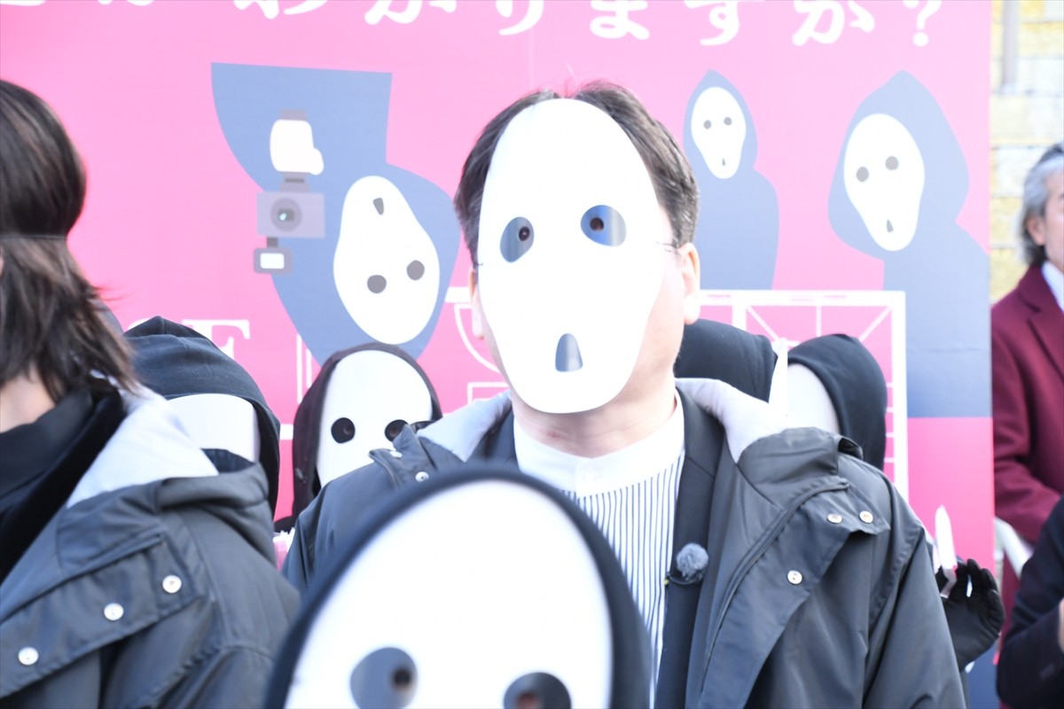 渋谷の街中に間宮祥太朗、佐藤二朗、川栄李奈がゲリラ登場で大歓声！
