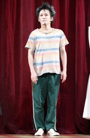 成河、舞台『テラヤマキャバレー』舞台挨拶に登場