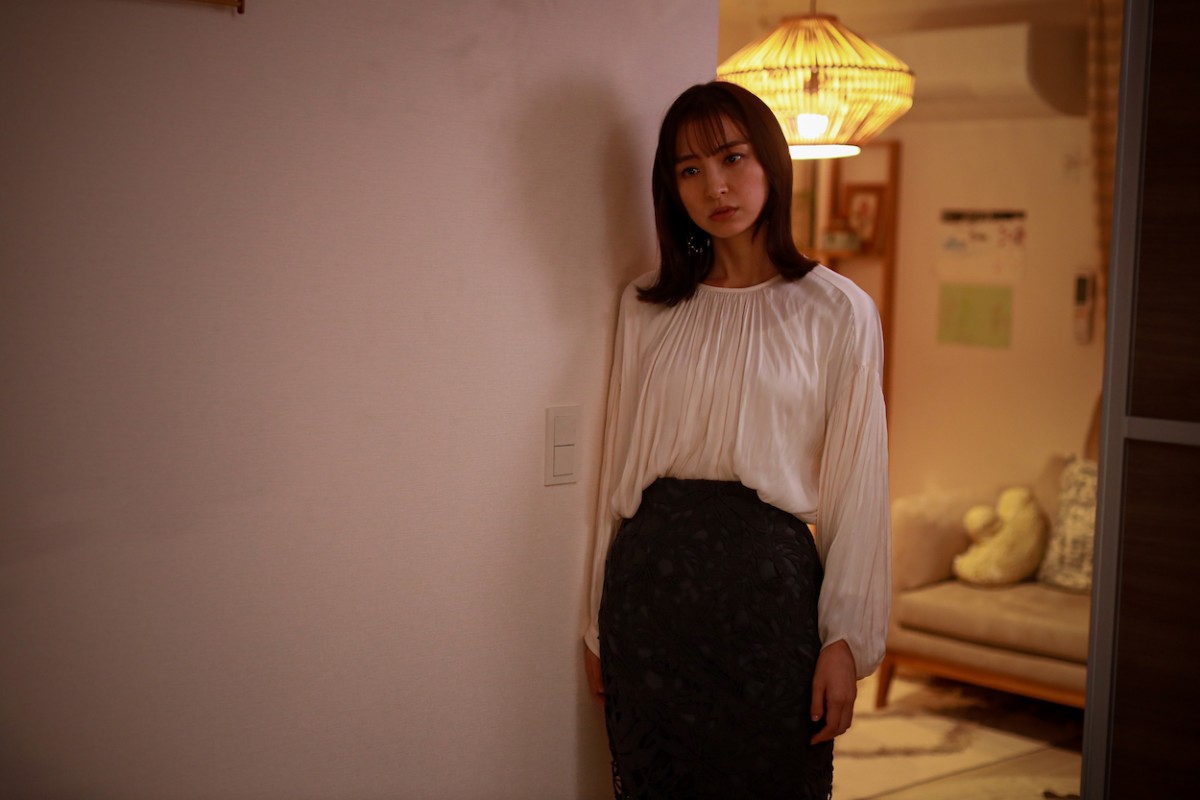 『離婚しない男』藤原紀香、謎の美女・ナオミ役で登場　濃厚演技に賞賛＆ツッコミ続々「振り切ってる」