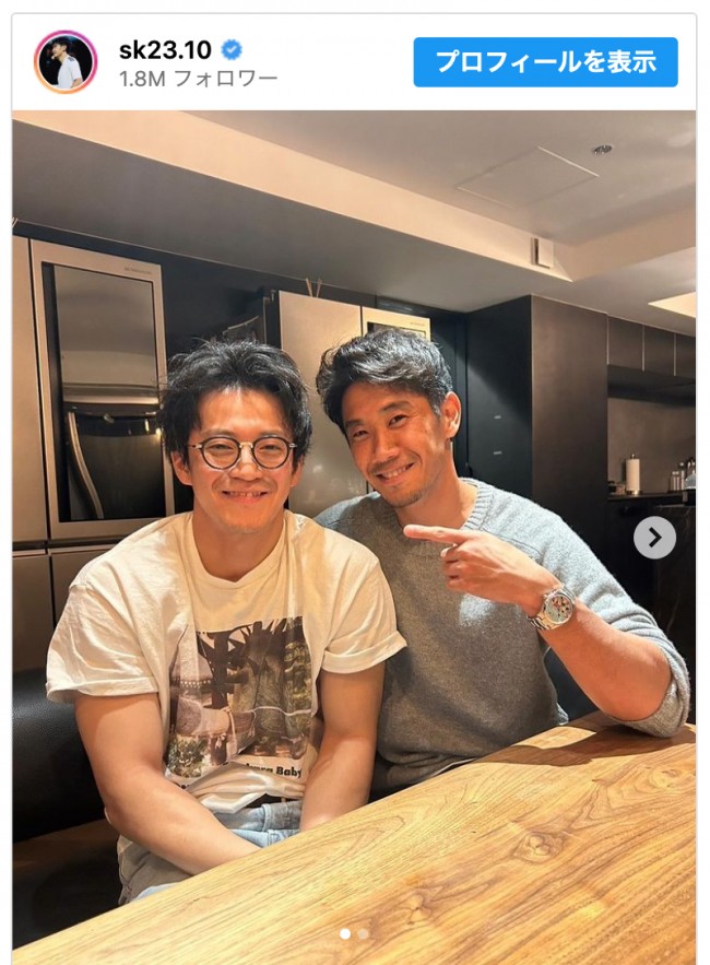 （写真左から）小栗旬、香川真司　※「香川真司」インスタグラム