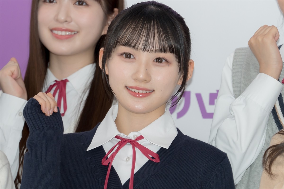 乃木坂46・5期生、齋藤飛鳥に写真集をお渡し「見てくれたらうれしいな」　それぞれのチャームポイントも告白