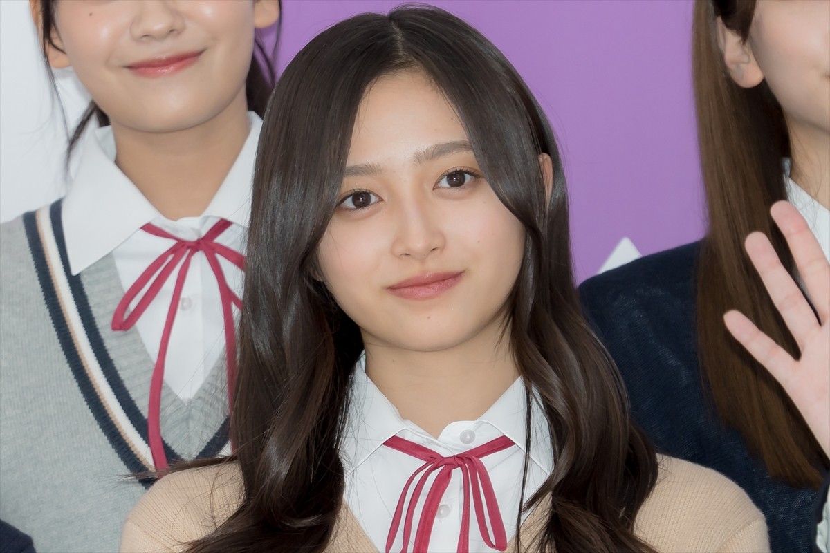 乃木坂46・5期生、齋藤飛鳥に写真集をお渡し「見てくれたらうれしいな」　それぞれのチャームポイントも告白