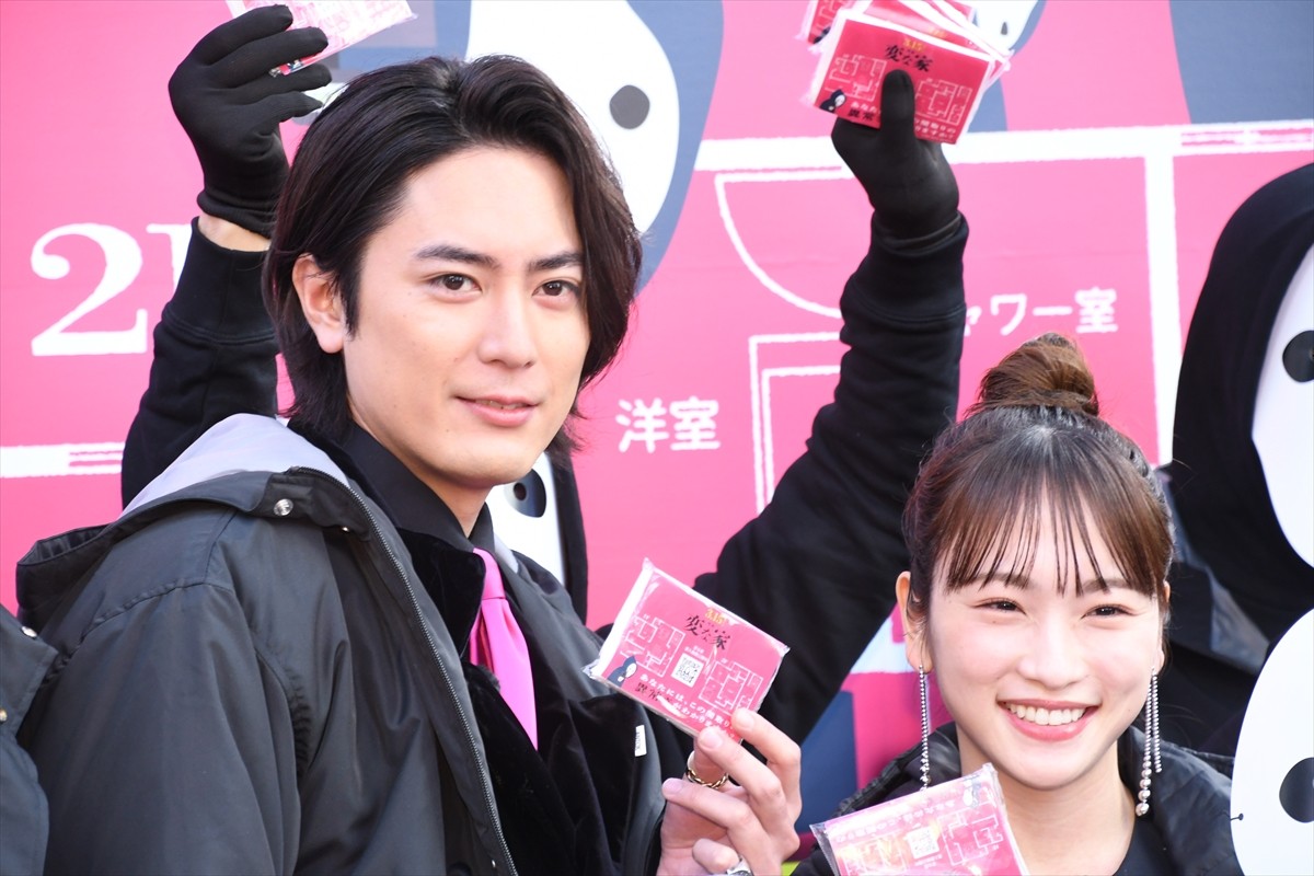 渋谷の街中に間宮祥太朗、佐藤二朗、川栄李奈がゲリラ登場で大歓声！