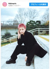 日比茉鈴、ベリーショートのピンクヘアを披露　※「日比茉鈴」インスタグラム