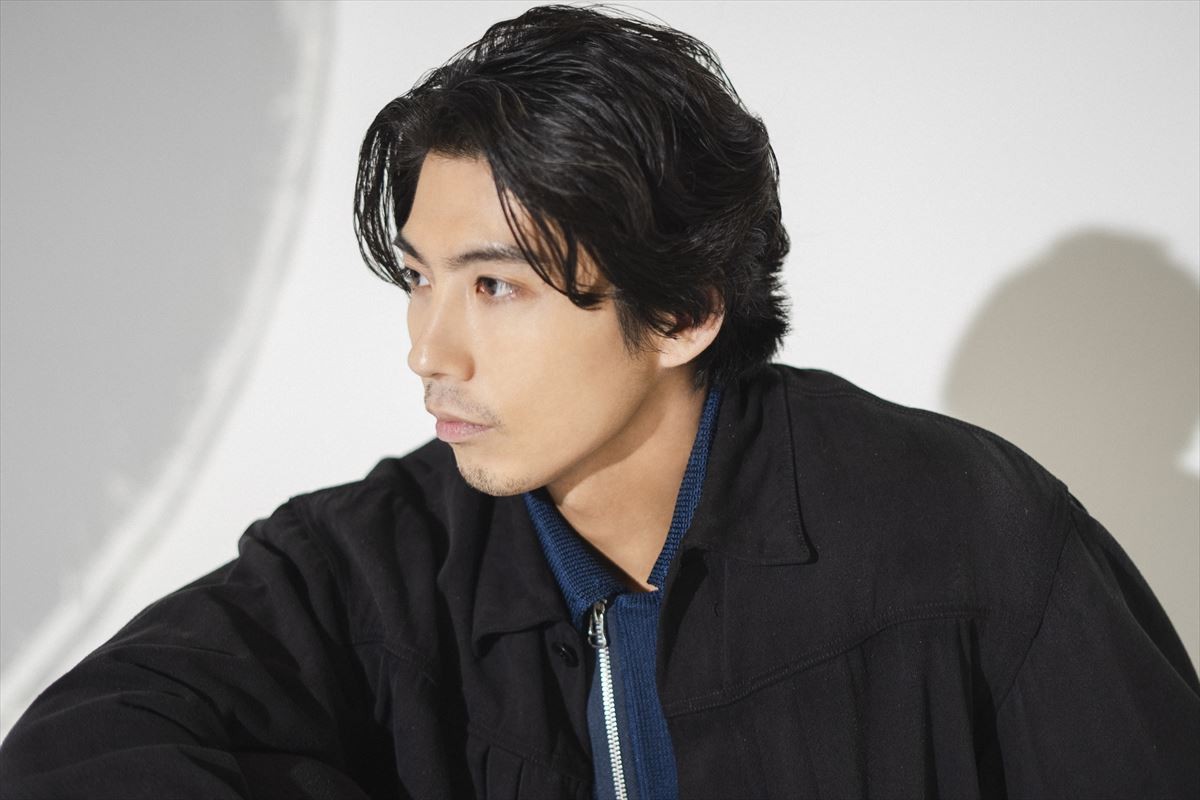 賀来賢人が挑んだ新境地　主演・原案・共同プロデューサーとして創り上げた“忍び”の世界を語る