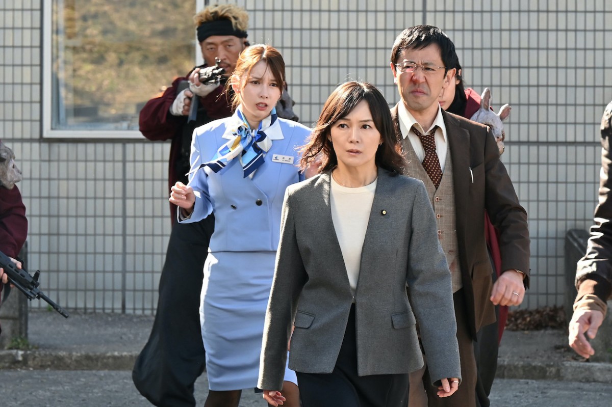 『新空港占拠』“武蔵”櫻井翔、武装集団「獣」メンバーとの“関係”に衝撃「展開がぶっ飛んでる」