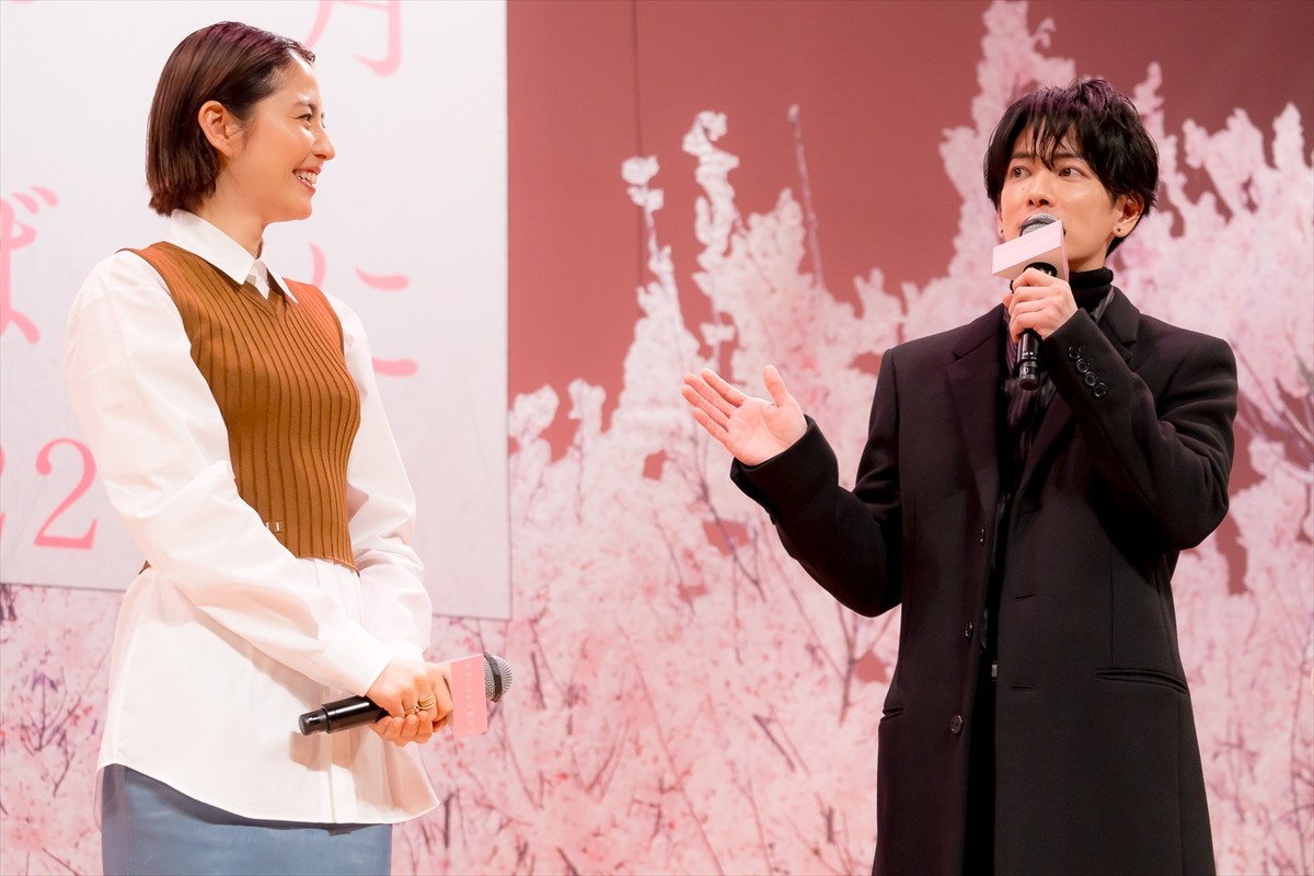 佐藤健、現場での長澤まさみの様子明かす「番長のようにみんなを引っ張ってくれました」