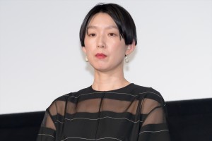 江口のりこ、映画『あまろっく』完成披露舞台挨拶に登場