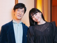 （左から）堺雅人、麻生久美子