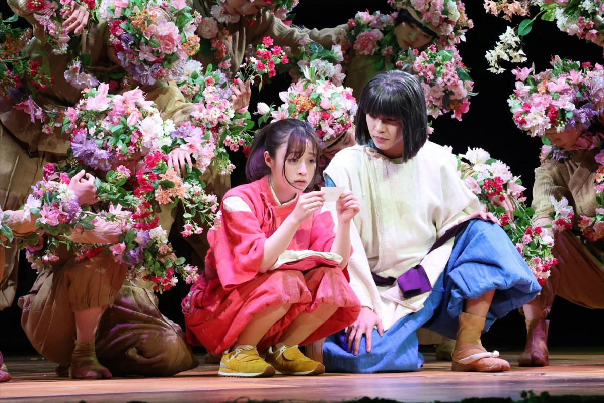 舞台『千と千尋の神隠し』開幕！　4人の千尋が『君生き』オスカー受賞をお祝い