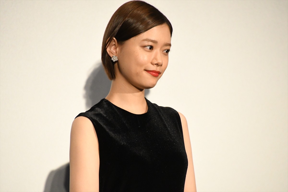 杉咲花のウォーキングは速い！　親友・小野花梨が暴露