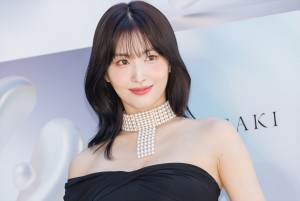 TWICE・MOMO、TASAKI 70周年アニバーサリー エキシビション「FLOATING SHELL」フォトコールに登場