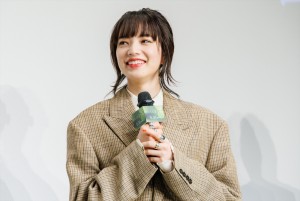 小松菜奈、映画『わたくしどもは。』 完成披露試写会舞台挨拶に登場
