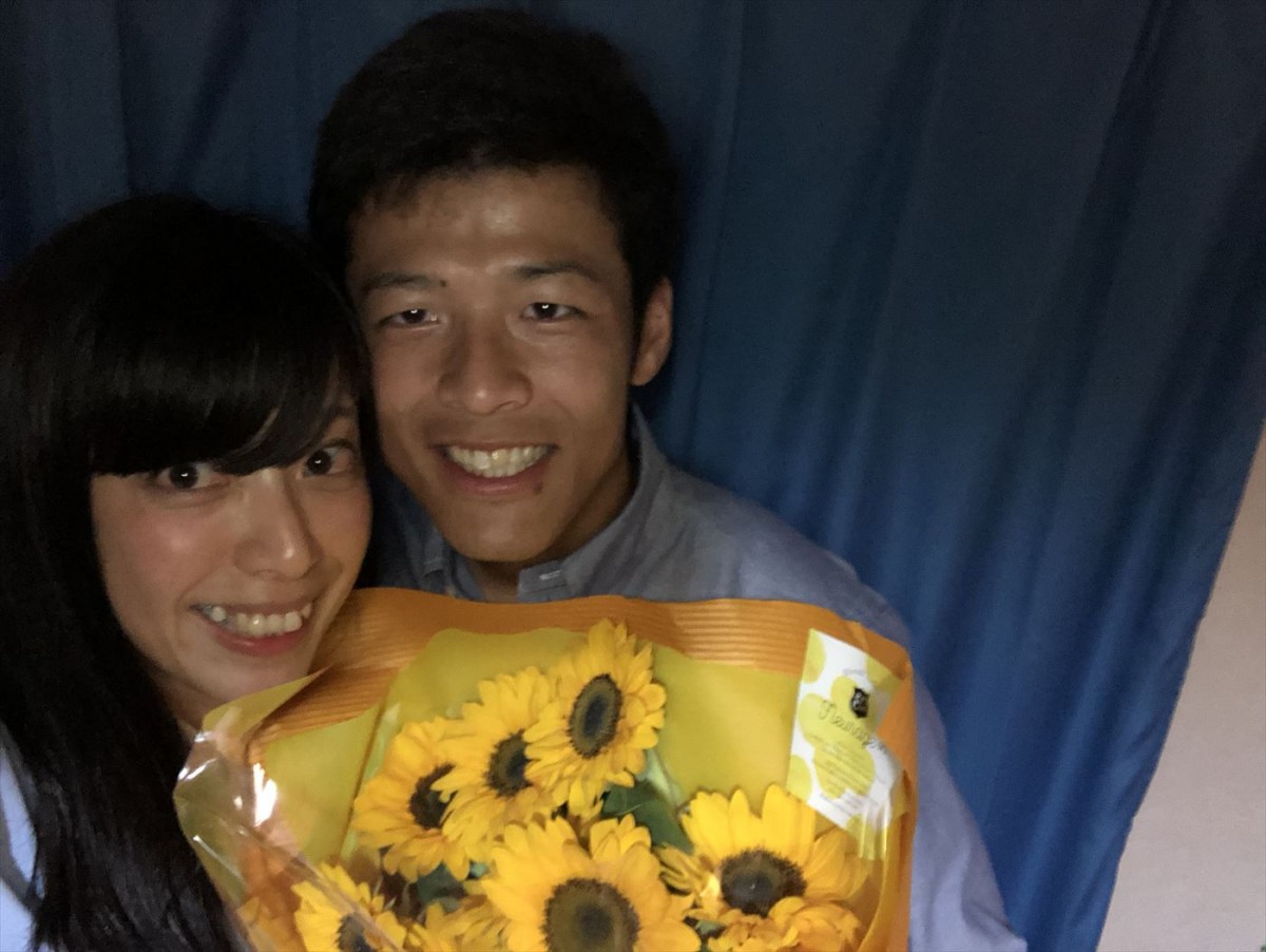 14歳上の妻は夫が通っていた高校の教師！　大学卒業後、母校に就職した元生徒が大逆転劇で妻の心を動かす　あすの『新婚さん』
