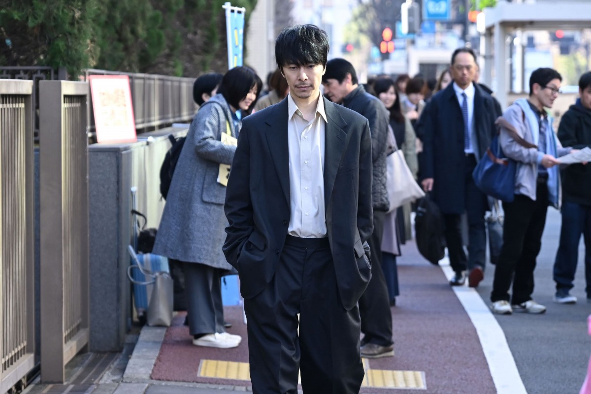長谷川博己、殺人犯をも無罪にするダークで危険な弁護士を怪演！『アンチヒーロー』今夜開幕