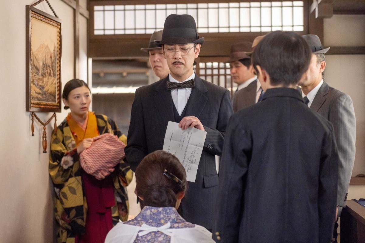 『虎に翼』“花岡”岩田剛典、“梅子”平岩紙に謝罪で涙　ネット感動「胸にグッときた」
