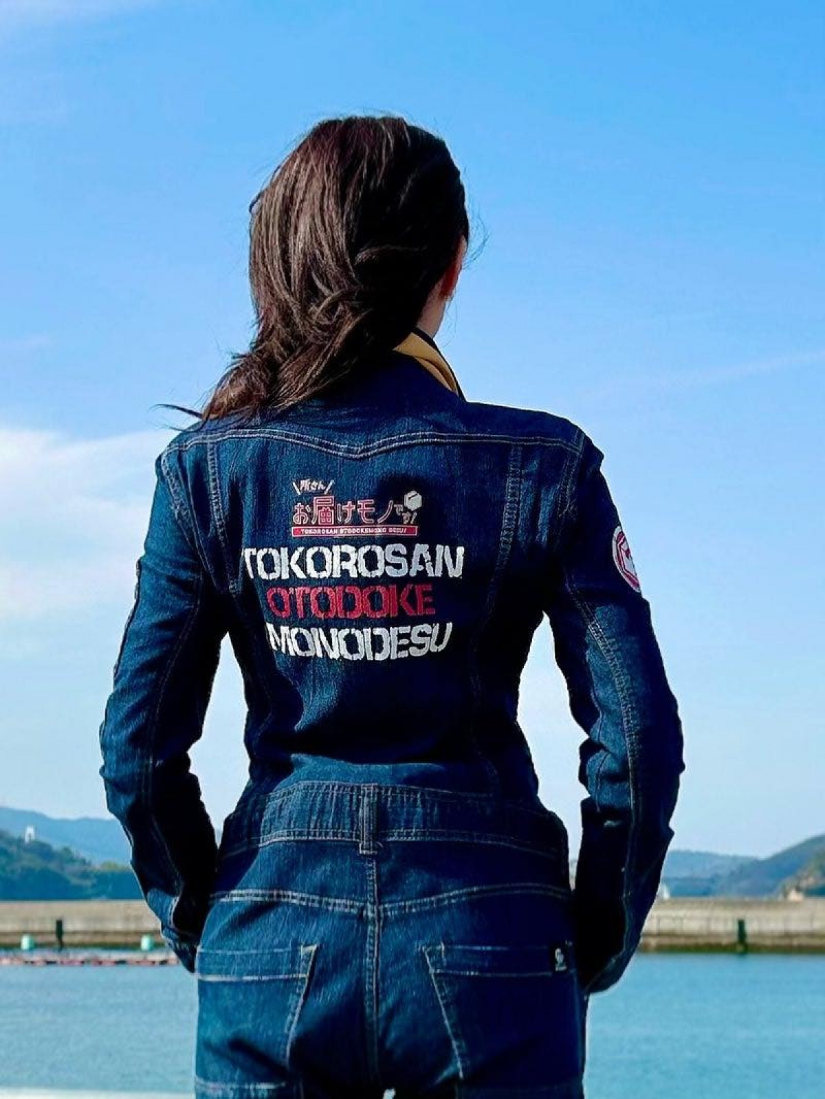 藤原紀香、デニム姿の長身スタイルに驚きの声「スタイル抜群すぎる」