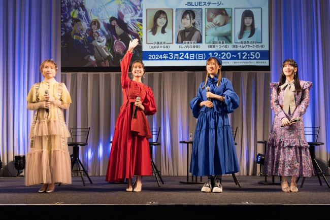 『夜のクラゲは泳げない』AnimeJapanスペシャルステージに出席した（左から）富田美憂、伊藤美来、高橋李依、島袋美由利