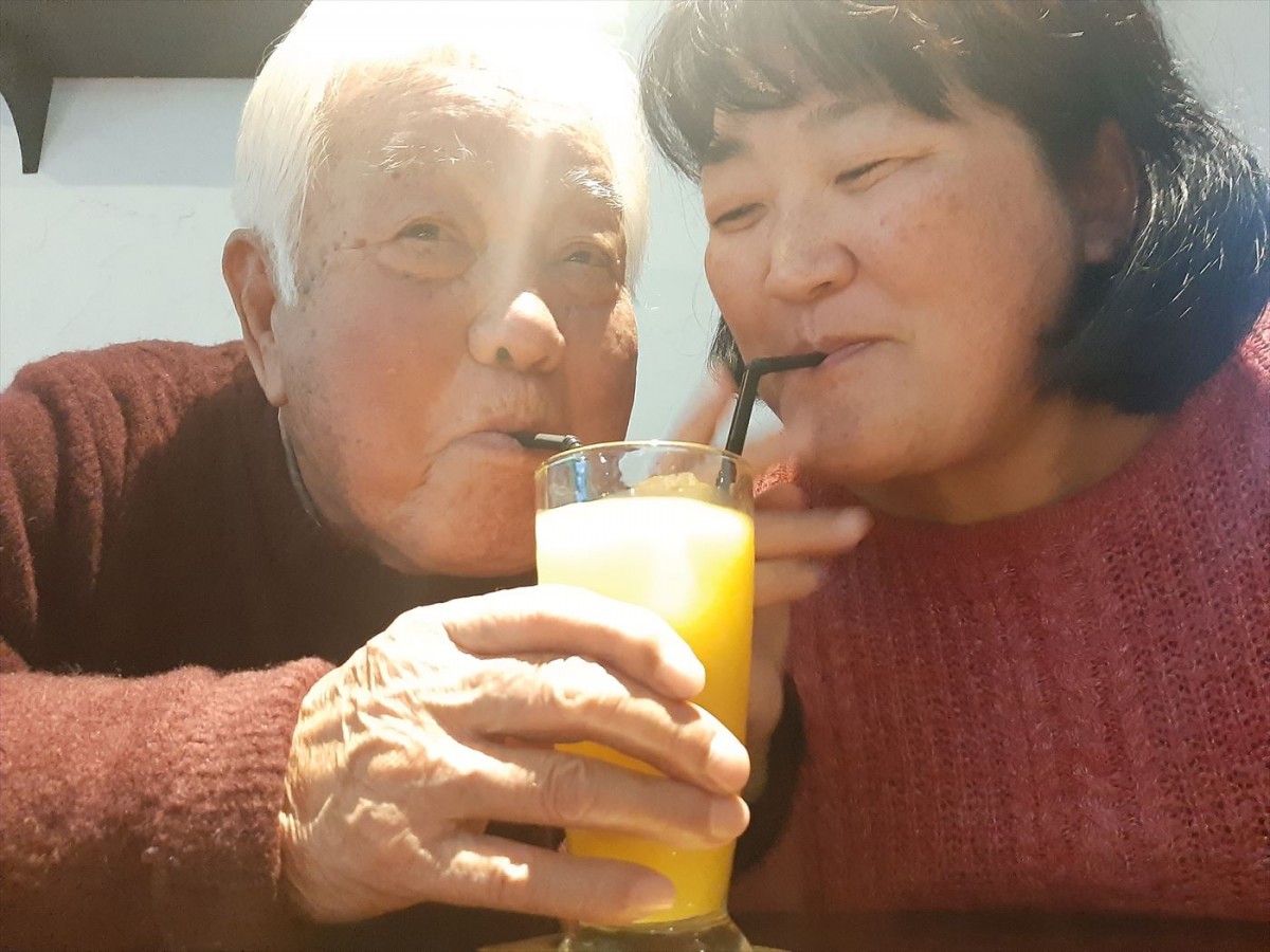 妻が父親に写真を見せたら「おじいさんやん！」と絶叫　81歳夫と結婚した53歳の妻　あすの『新婚さん』