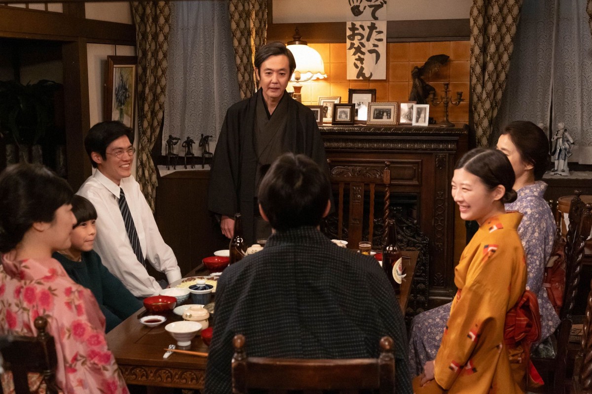 『虎に翼』“桂場”松山ケンイチ、団子を食べて笑顔　ネット歓喜「桂場かわいいぞ！」