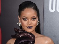リアーナ、インフルエンザでメットガラを欠席