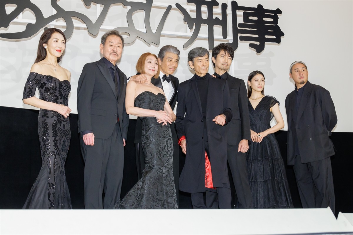 舘ひろし＆柴田恭兵、2人の関係は「もう夫婦でした」壇上でのハグに大歓声