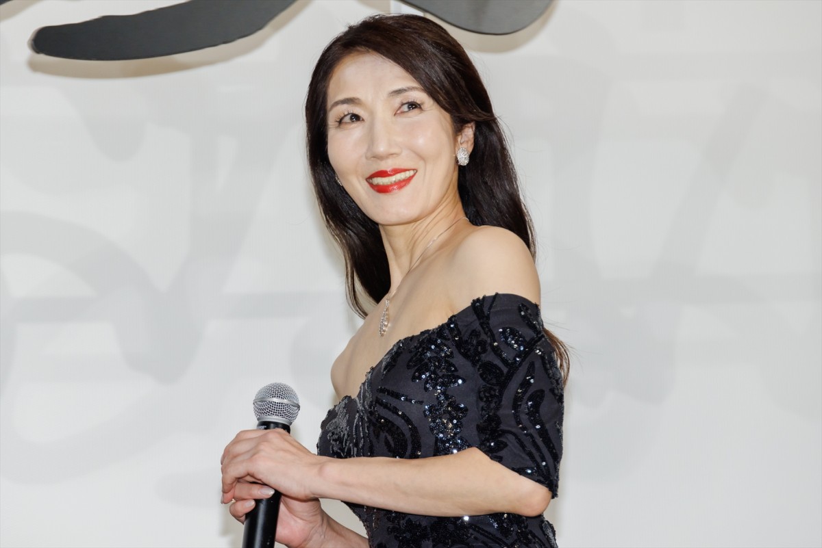 舘ひろし＆柴田恭兵、2人の関係は「もう夫婦でした」壇上でのハグに大歓声