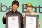 中尾明慶＆仲里依紗、Uber Eats 新CM公開記念「Uber Eats 博士」認定式に登場