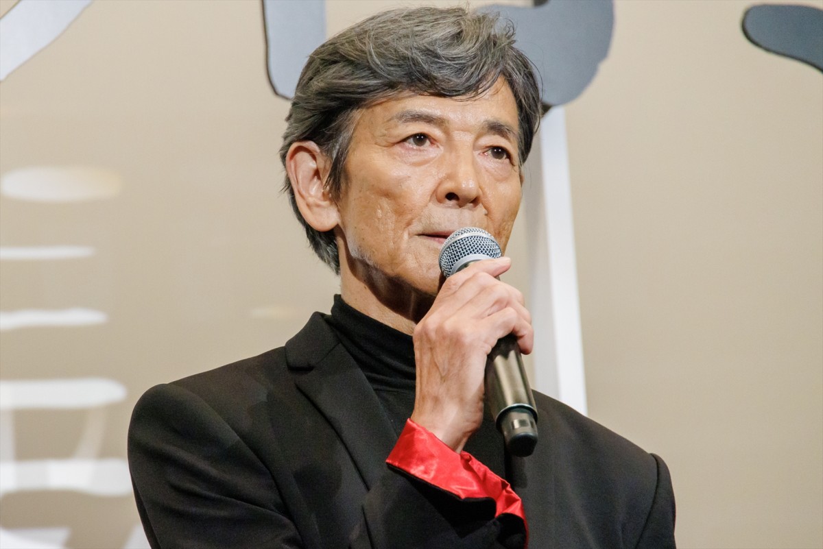 舘ひろし＆柴田恭兵、2人の関係は「もう夫婦でした」壇上でのハグに大歓声